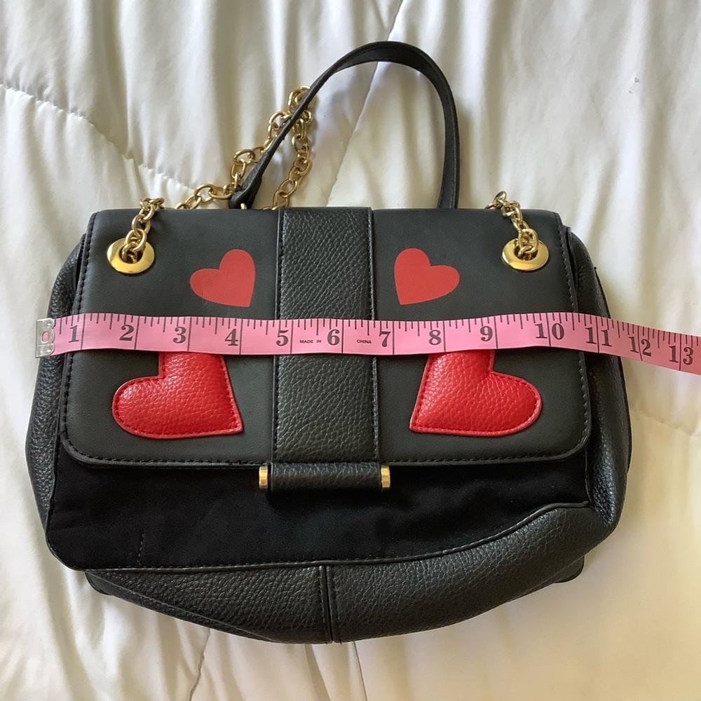 RARE CHARMING CHARLIE Black Pebbled Four Hearts Crossbody Bag Gold Hardware - Picture 5 of 9